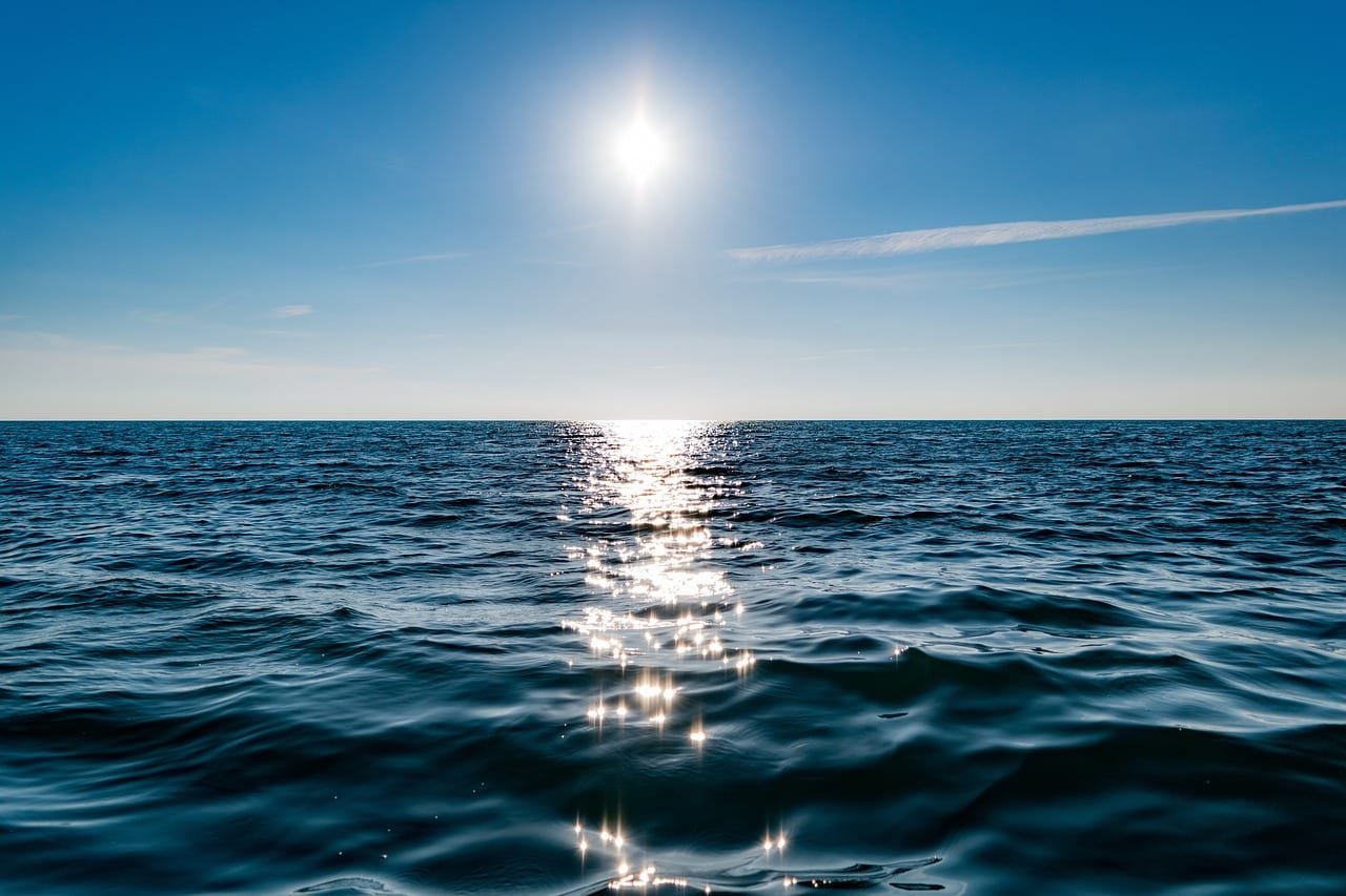 AMI sea, horizon, sun